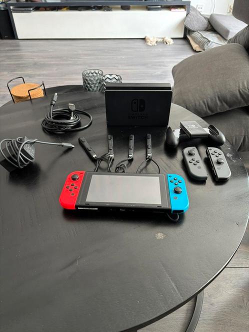 Nintendo Switch (1), Spelcomputers en Games, Spelcomputers | Nintendo Switch, Gebruikt, Switch Original, Met 3 controllers of meer