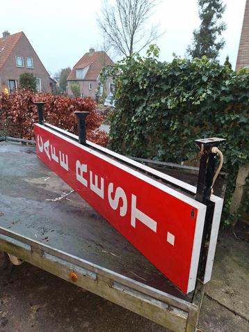 Grote lichtreclame bakken  van cafe   beschikbaar voor biedingen