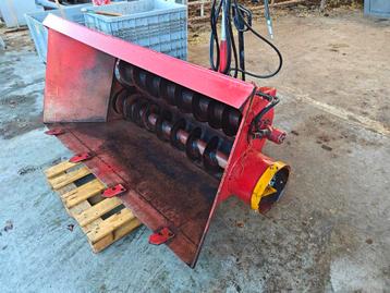 Voerdoseerbak beschikbaar voor biedingen