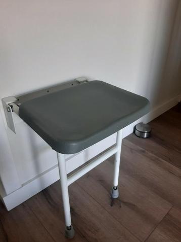 Opklapbare douchestoel Aidapt beschikbaar voor biedingen