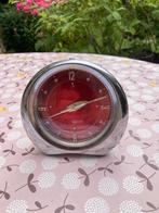 Oude Wekker met Rode Wijzerplaat en Chromen Behuizing Retro, Ophalen of Verzenden
