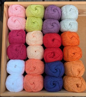  Scheepjes Cotton 8 , 24 bollen in een hippe tas. €39.95 beschikbaar voor biedingen