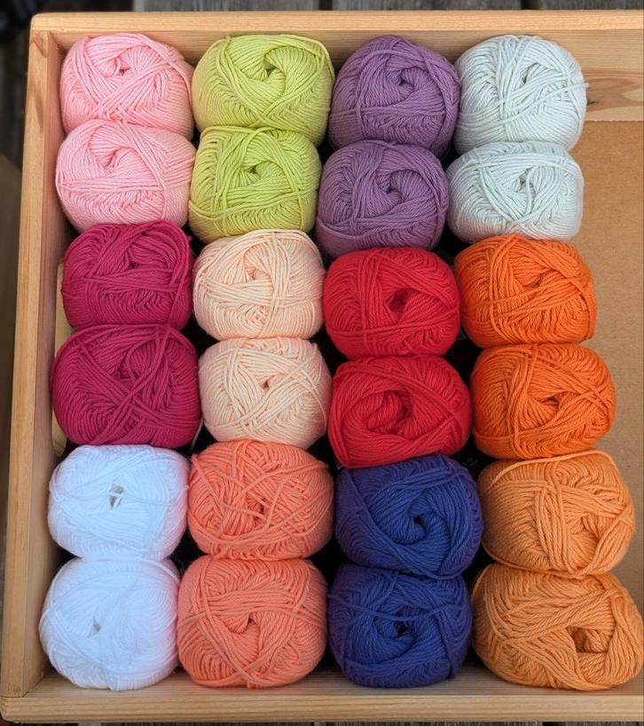 Scheepjes Cotton 8 , 24 bollen in een hippe tas. €39.95, Hobby en Vrije tijd, Breien en Haken, Nieuw, Breien of Haken, Wol of Garen