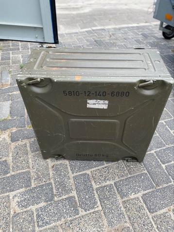 Opberg kist, leger kist beschikbaar voor biedingen