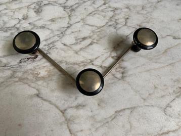 kapstok met 3 haken beschikbaar voor biedingen