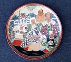 Satsuma bord - bijzondere afbeelding van vrouw met heren, Ophalen of Verzenden