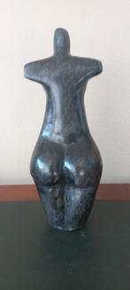 Stenen beeld - Vrouwenfiguur, Ophalen