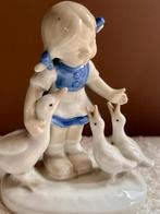 Vintage beeldje Graventhal DDR meisje met ganzen, Verzenden, Gebruikt, Mens