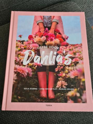 Katja Staring - Liefde voor dahlia's beschikbaar voor biedingen