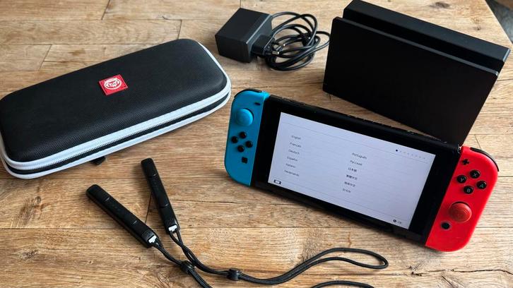 Nintendo Switch V2 (2021) + Reistas, Spelcomputers en Games, Spelcomputers | Nintendo Switch, Zo goed als nieuw, Switch 2019 Upgrade