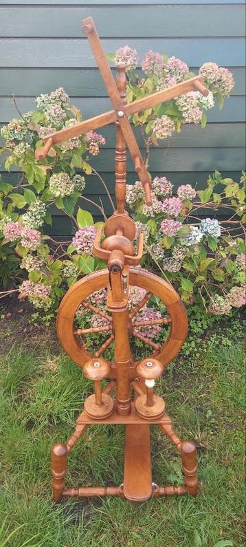 Wernekinck Delft Spinnewiel met wolhaspel  beschikbaar voor biedingen