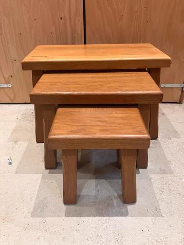 Brutalist bijzettafeltjes  beschikbaar voor biedingen