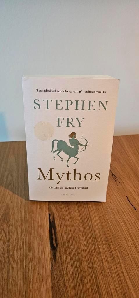 Stephen Fry - Mythos, Boeken, Literatuur, Zo goed als nieuw, Nederland, Ophalen of Verzenden