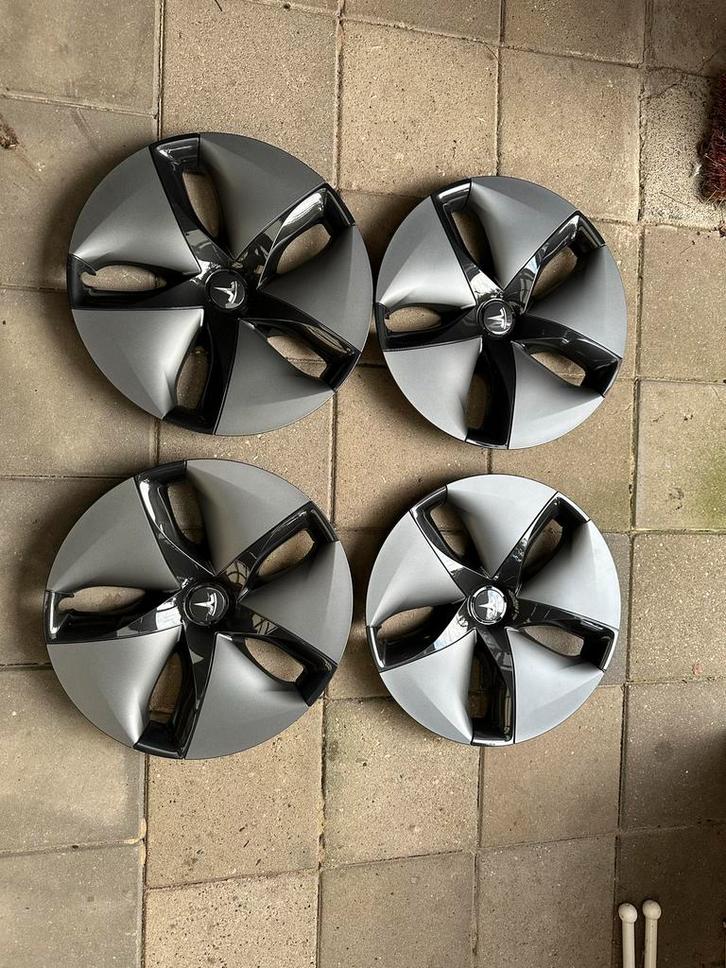 Tesla Model 3 18 inch wieldoppen - 4 stuks, Auto diversen, Wieldoppen, Gebruikt, Ophalen