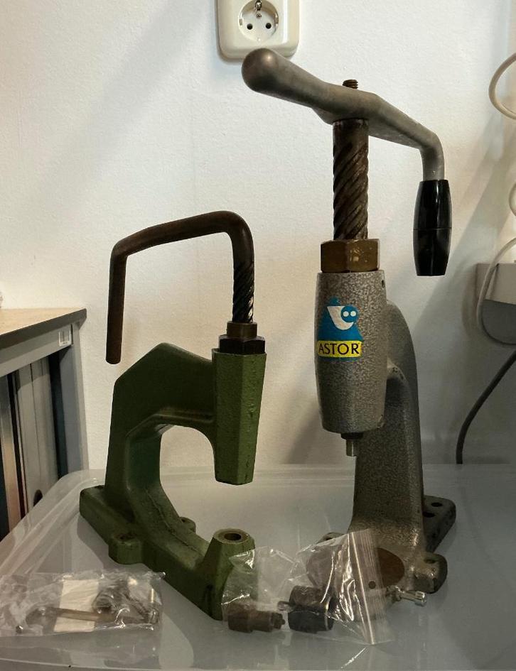 Astor A51, Stofknopen maken, en drukkers, nestels enz ., Hobby en Vrije tijd, Naaien en Fournituren, Gebruikt, Overige typen, Ophalen