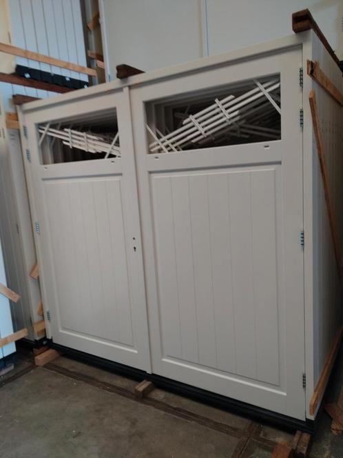 Kozijn met dubbele garage deuren, Doe-het-zelf en Verbouw, Deuren en Horren, Nieuw, Garagedeur, 215 cm of meer, 120 cm of meer