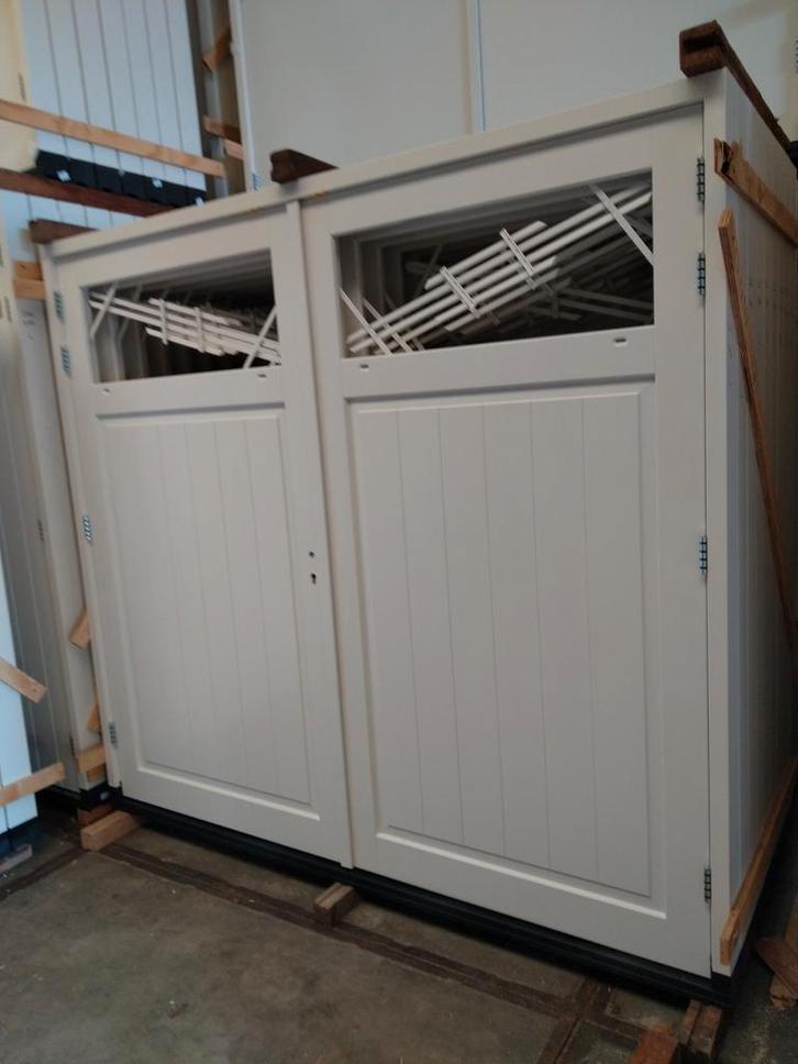 Kozijn met dubbele garage deuren, Doe-het-zelf en Verbouw, Deuren en Horren, Nieuw, Garagedeur, 215 cm of meer, 120 cm of meer