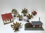 Vau-Pe H0 Nr. 1021 Huis & Nr. 2011  Schuur en bomen Jaren 50, Hobby en Vrije tijd, Modeltreinen | H0, Overige merken, Gebruikt