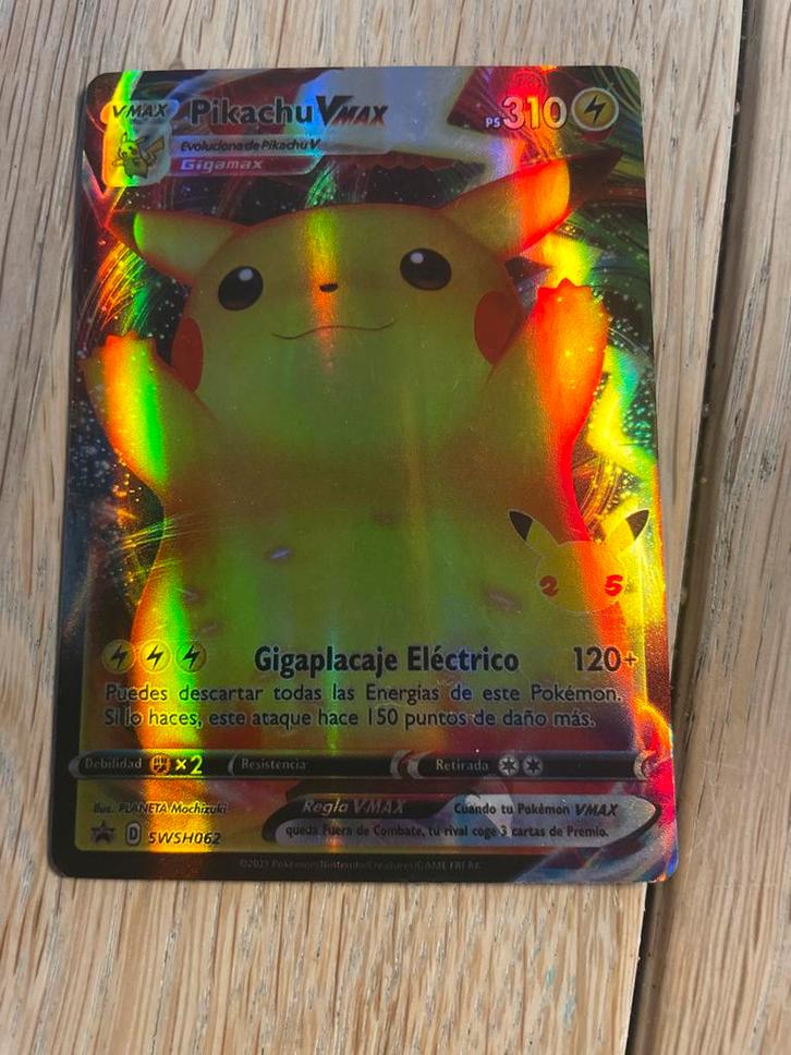 Pikachu VMAX Pokémon Kaart, Hobby en Vrije tijd, Verzamelkaartspellen | Pokémon, Zo goed als nieuw, Losse kaart, Foil, Ophalen of Verzenden