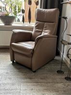 Relax stoel beige met sta-op functie Prominent, Huis en Inrichting, Fauteuils, Ophalen, Gebruikt, Minder dan 75 cm, Leer