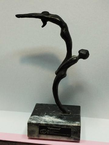 zeldzaam figuur acrobatisch nummer beschikbaar voor biedingen