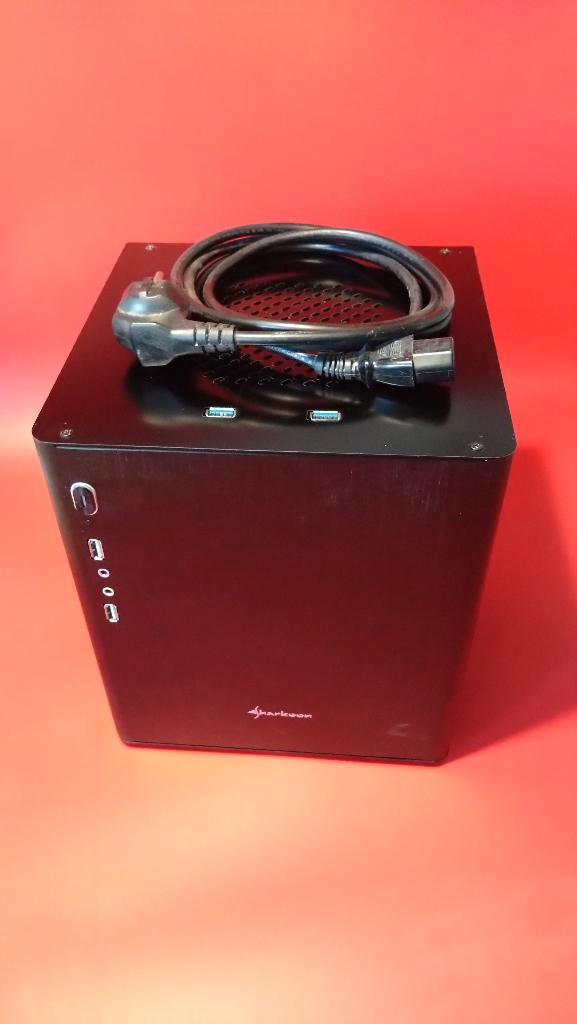 kleine pc - Sharkoon, Computers en Software, Desktop Pc's, Gebruikt, 3 tot 4 Ghz, SSD, 8 GB, Ophalen of Verzenden