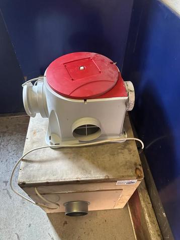 Afzuiger / ventilatiebox met afstandsbediening beschikbaar voor biedingen