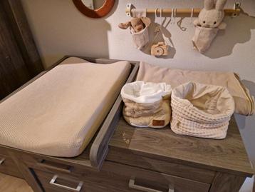 Babykamer set beige  beschikbaar voor biedingen