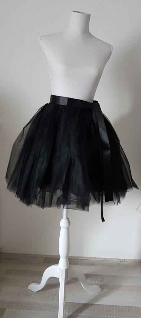 Nieuw zwarte petticoat / tutu / tule, 6 lagen + onderrok, Kleding | Dames, Rokken, Nieuw, Zwart, Knielengte, Ophalen of Verzenden