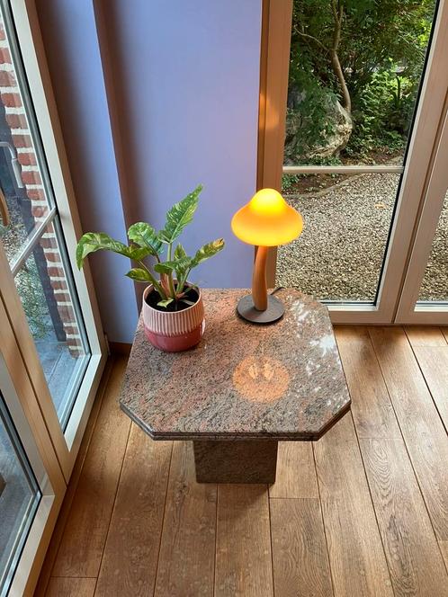 Vintage stenen (graniet) bijzettafel, Huis en Inrichting, Tafels | Bijzettafels, Ophalen