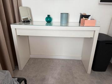 Make-Up tafel Ikea beschikbaar voor biedingen