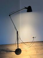 Ikea Uppbo vloerlamp zwart - Nieuwstaat, Huis en Inrichting, Lampen | Vloerlampen, Ophalen, Zo goed als nieuw, Metaal, 100 tot 150 cm