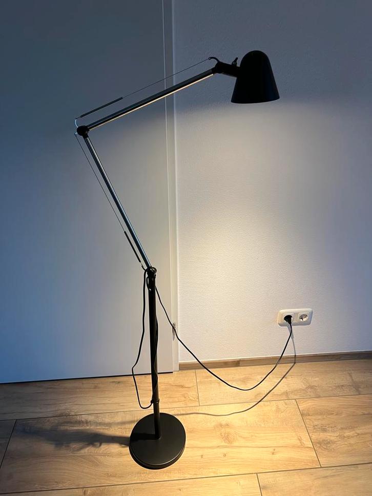 Ikea Uppbo vloerlamp zwart - Nieuwstaat, Huis en Inrichting, Lampen | Vloerlampen, Zo goed als nieuw, 100 tot 150 cm, Metaal, Ophalen