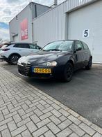 Alfa Romeo Alfa-147 1.6 T.spark 16V 77KW 3DR 2005 Zwart, Auto's, Alfa Romeo, 1165 kg, Origineel Nederlands, Te koop, 5 stoelen