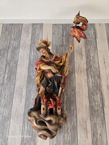 polychrome houten sculptuur van Sint Florian, de patroonheil beschikbaar voor biedingen