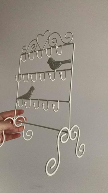 Brocant sieraden rekje - wit beschikbaar voor biedingen