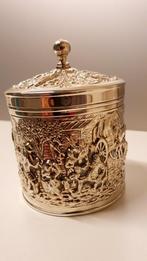 Herbert Hooijkaas Verzilverde Repousse Theebus voor Douwe Eg, Antiek en Kunst, Antiek | Goud en Zilver, Ophalen of Verzenden