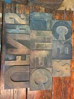 Oude houten decoratieve drukletters, Antiek en Kunst, Ophalen of Verzenden