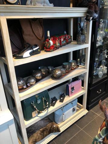 BOEKENKAST INDIA – Roomdivider Flamant kast beschikbaar voor biedingen