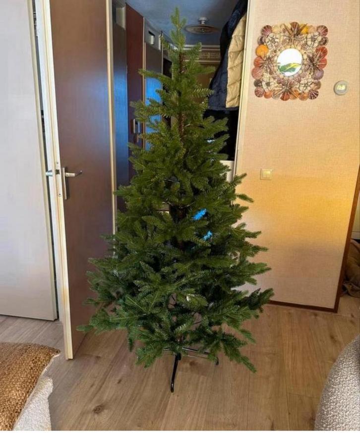 Everlands kunstkerstboom Allison 180 cm, Diversen, Kerst, Nieuw, Ophalen