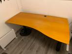 Houten directiebureau met kabeldoorvoer, Ophalen, Gebruikt, Bureau