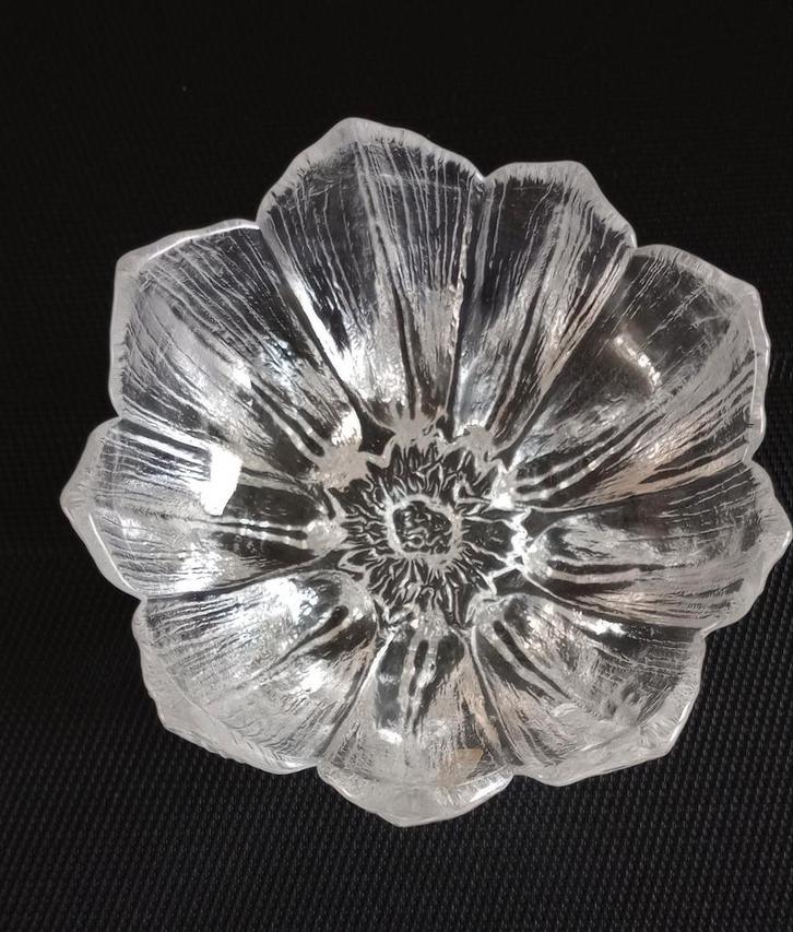 Kosta Boda schaal waterlelie Mats Jonasson Monet zweden, Antiek en Kunst, Antiek | Glas en Kristal, Ophalen of Verzenden