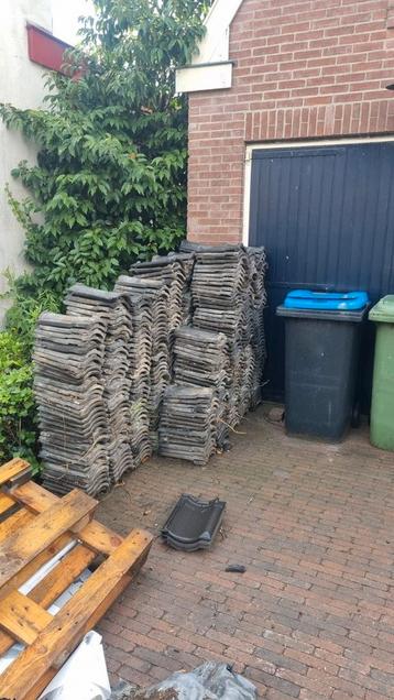 Gebruikte VHV zwart dakpannen ca. 450 st.  beschikbaar voor biedingen