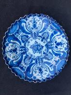 Oud Delfts bord met bijzondere rand, Ophalen of Verzenden