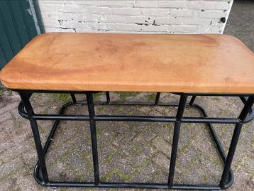 Springkast- leder beschikbaar voor biedingen