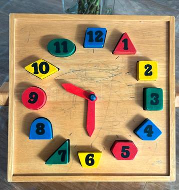 Houten klok, cijfers blokjes kunnen eruit beschikbaar voor biedingen