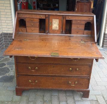 Uniek: een eiken secretaire van Master van de Vrijmetselarij beschikbaar voor biedingen