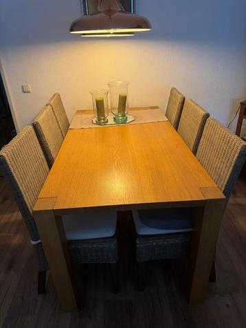 Eetkamerset met 6 stoelen beschikbaar voor biedingen