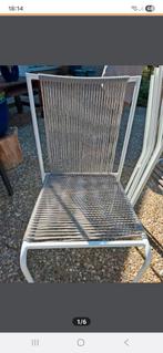 Witte stoelen, Ophalen