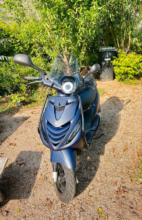 Piaggo Zip 4T Iget - Navy Blue, Fietsen en Brommers, Scooters | Piaggio, Zo goed als nieuw, Zip, Maximaal 45 km/u, Benzine, Ophalen of Verzenden